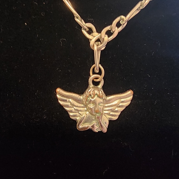 Angel silver toned pendant on an adjustable figueroa chain - Picture 4 of 5